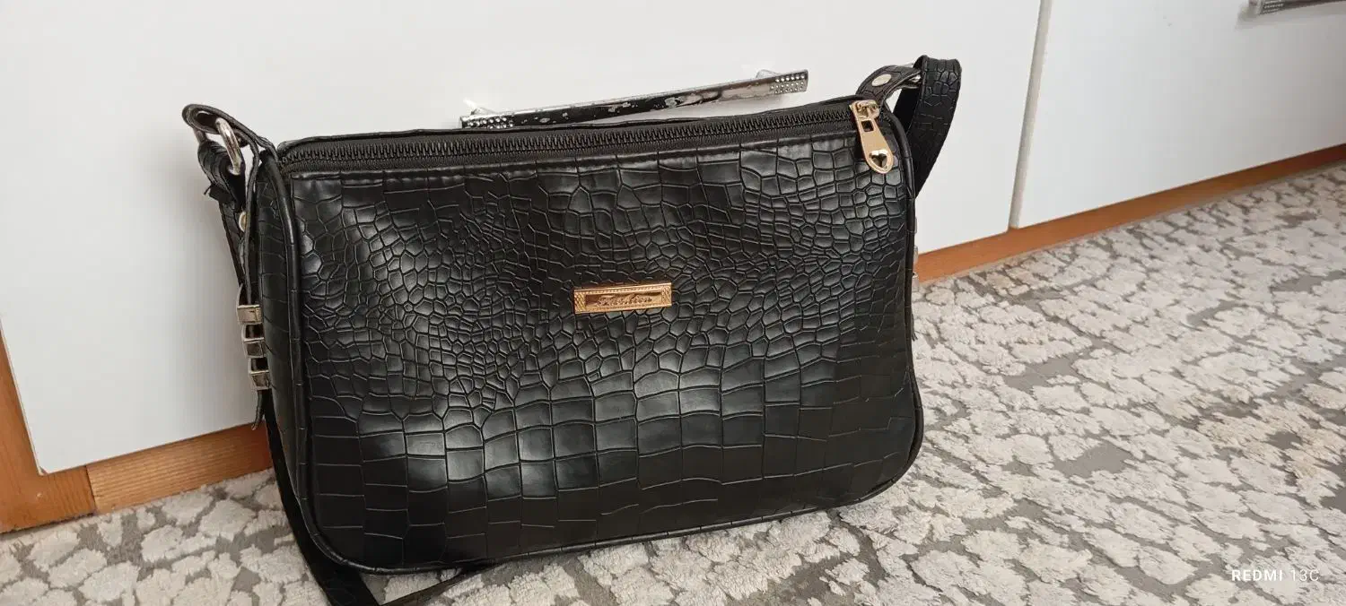 کیف زنانه|کیف، کفش، کمربند|آستانه اشرفیه, |دیوار