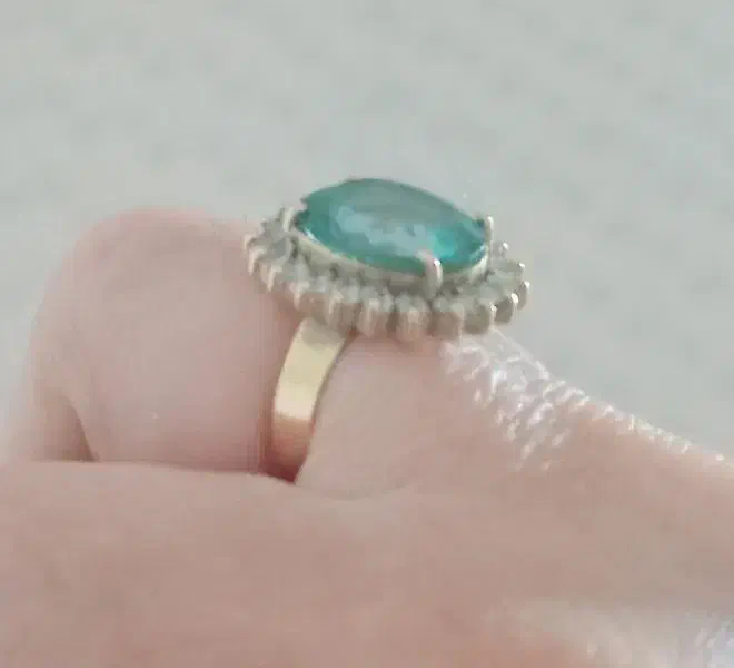 انگشترطلا|جواهرات|قم, مسجد امام حسن|دیوار