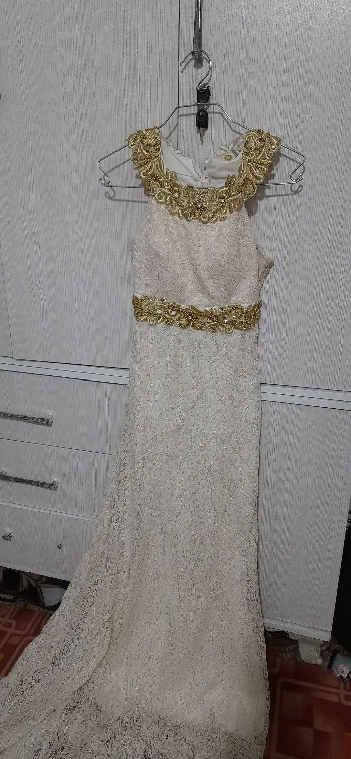 لباس مجلسی|لباس|قم, وادی السلام|دیوار