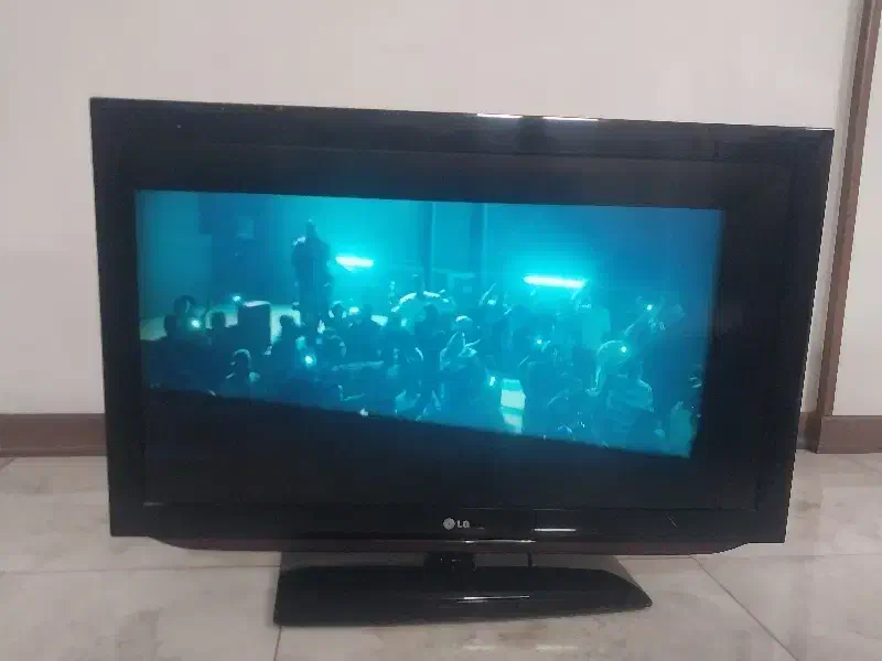 تلویزیون الجی ۳۸ اینچ|تلویزیون و پروژکتور|اصفهان, ملکشهر|دیوار