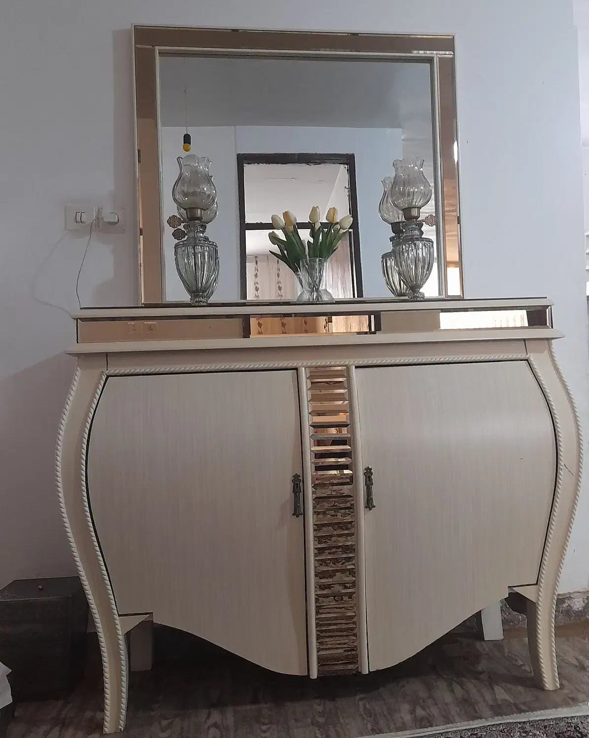 کنسول با شمعدون ها|بوفه، ویترین، کنسول|قوچان, |دیوار