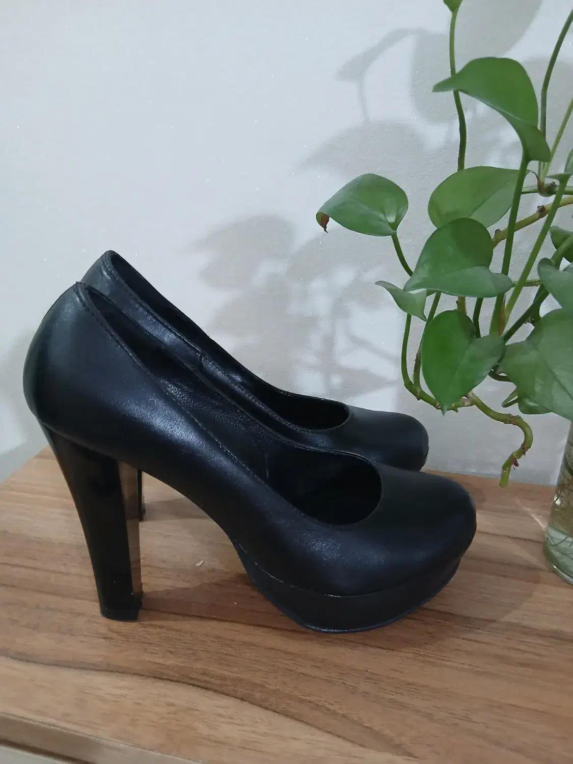 کفش مجلسی|کیف، کفش، کمربند|قم, مسجد امام حسن|دیوار