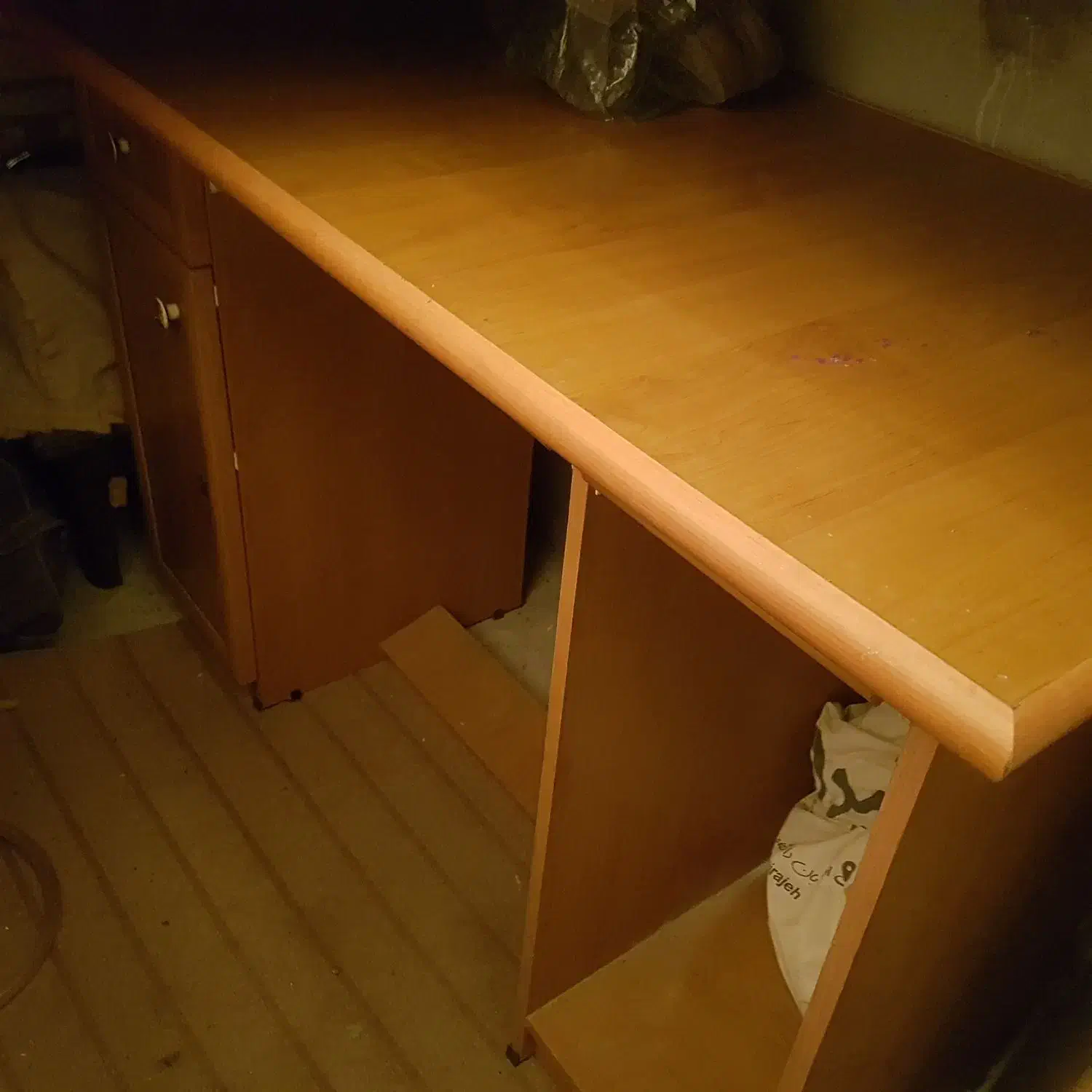 میز تحریر و کامپیوتر|میز تحریر و کامپیوتر|اراک, |دیوار