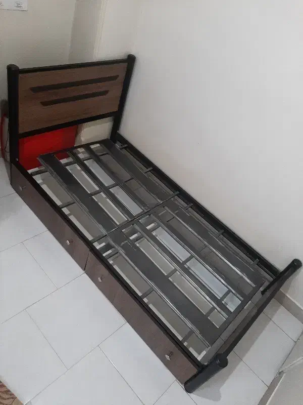 تخت فلزی|تخت و سرویس خواب|تهران, آهنگران (سراسیاب دولاب)|دیوار