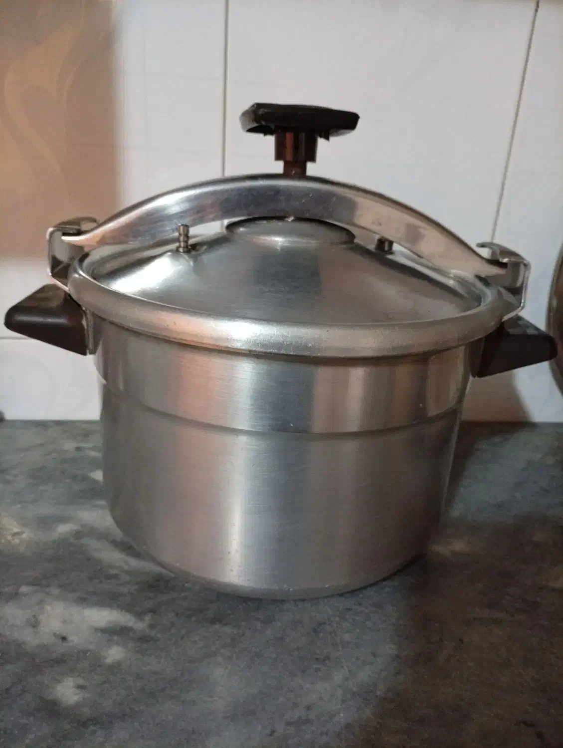 زودپز ۱۲نفره|ظروف پخت‌وپز|شوشتر, |دیوار