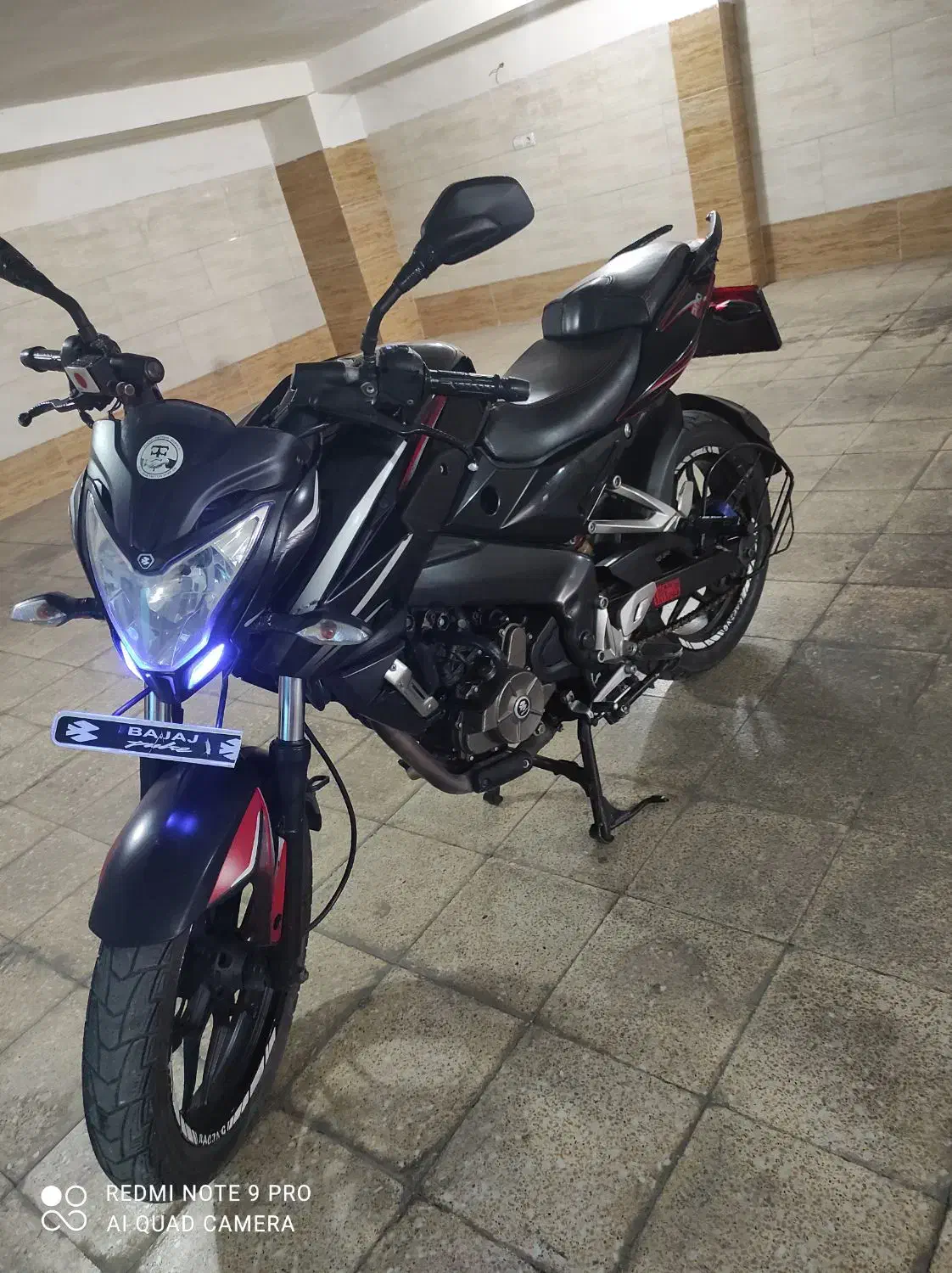 Ns200|موتورسیکلت|رباط‌کریم, رباط‌کریم|دیوار