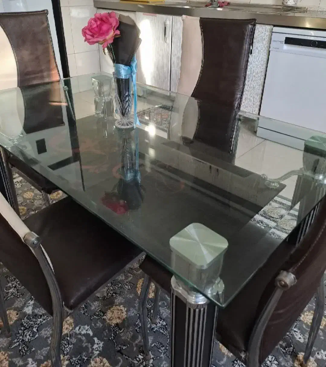 میز نهارخوری ۴نفره صندلیها چرم درحد نو|میز و صندلی غذاخوری|ابریشم, |دیوار