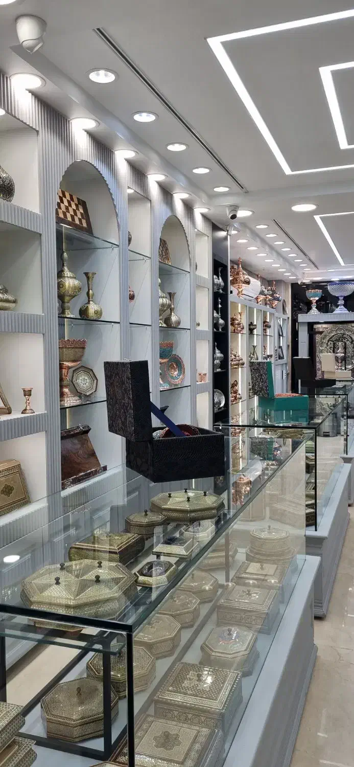 استخدام فروشنده و صندوقدار فروشگاه فرش صنایع دستی|استخدام بازاریابی و فروش|تهران, نجات اللهی|دیوار