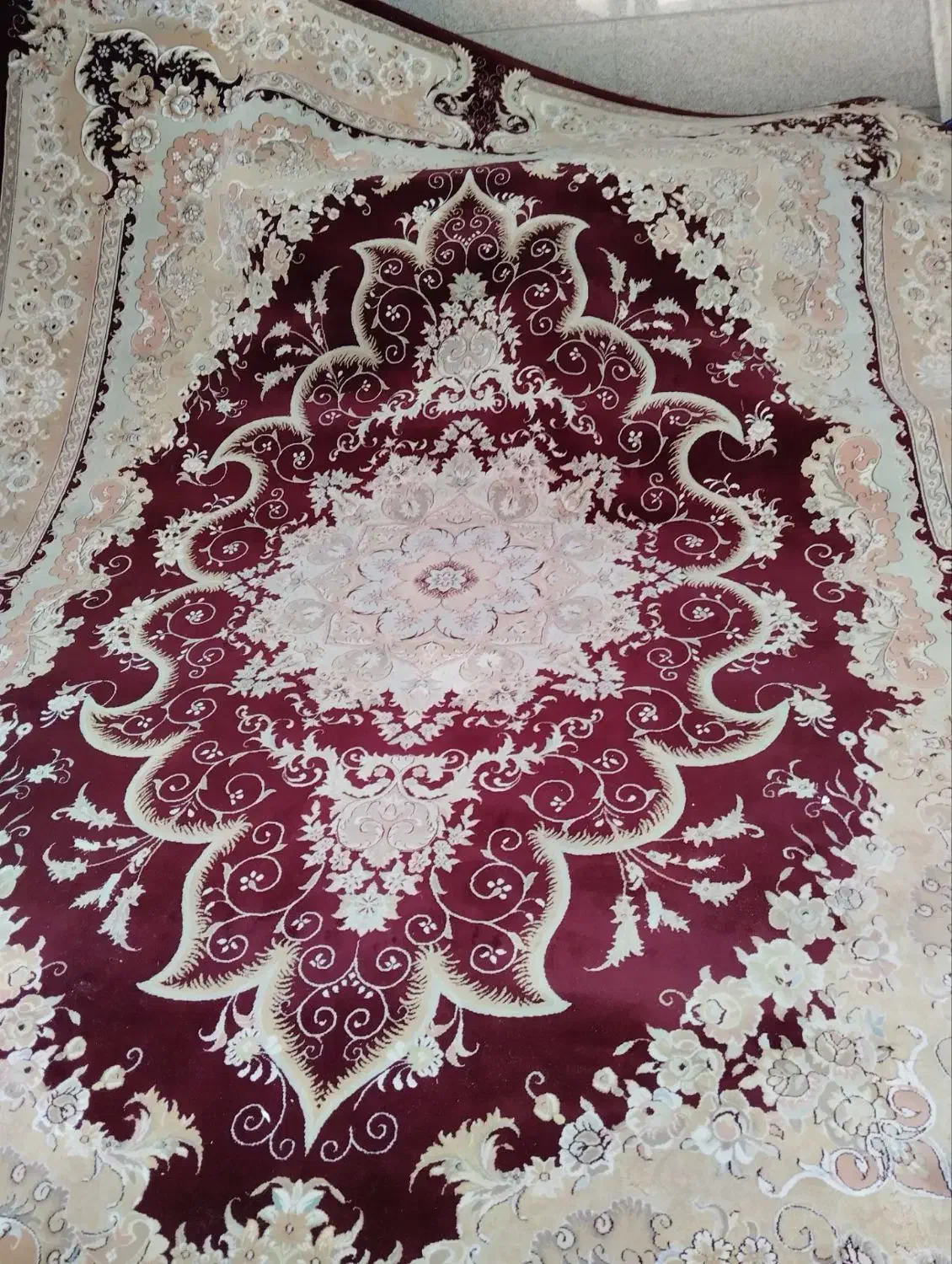 فرش های تمیز در حد نو|فرش|بومهن, |دیوار