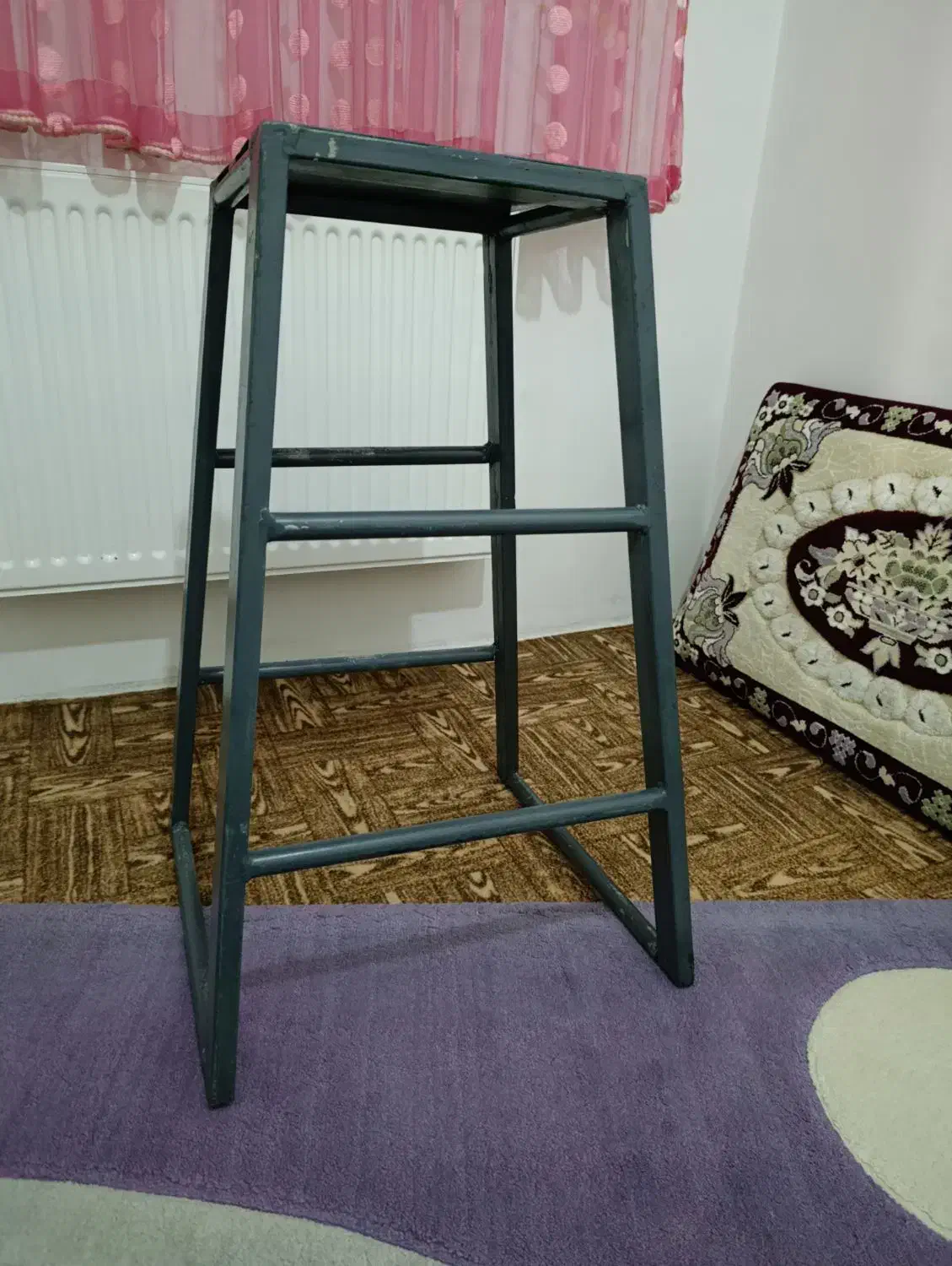 چهار پایه فلزی ومحکم|صندلی و نیمکت|قزوین, |دیوار