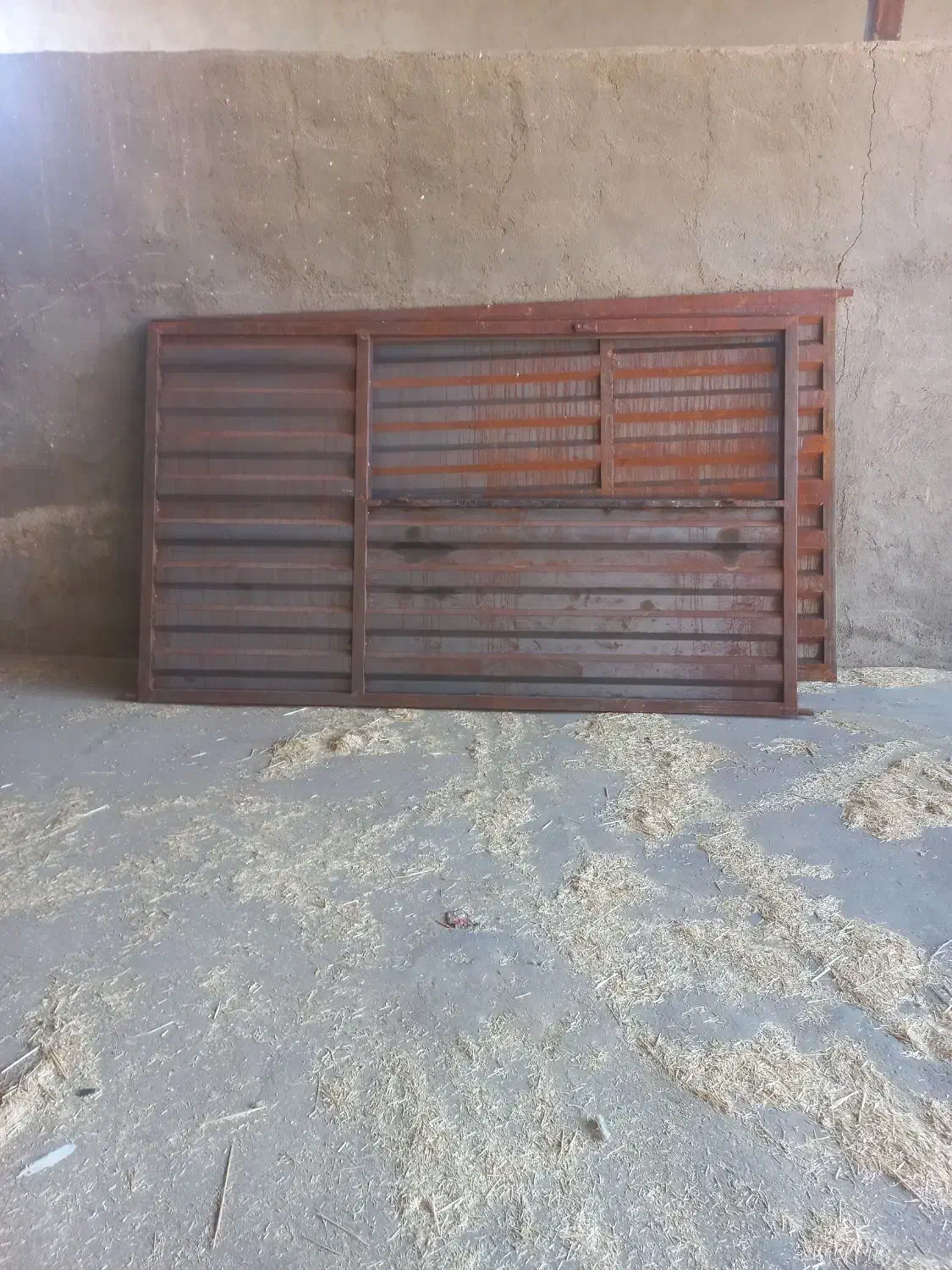 درگاراژی|ابزارآلات|قم, منبع آب|دیوار