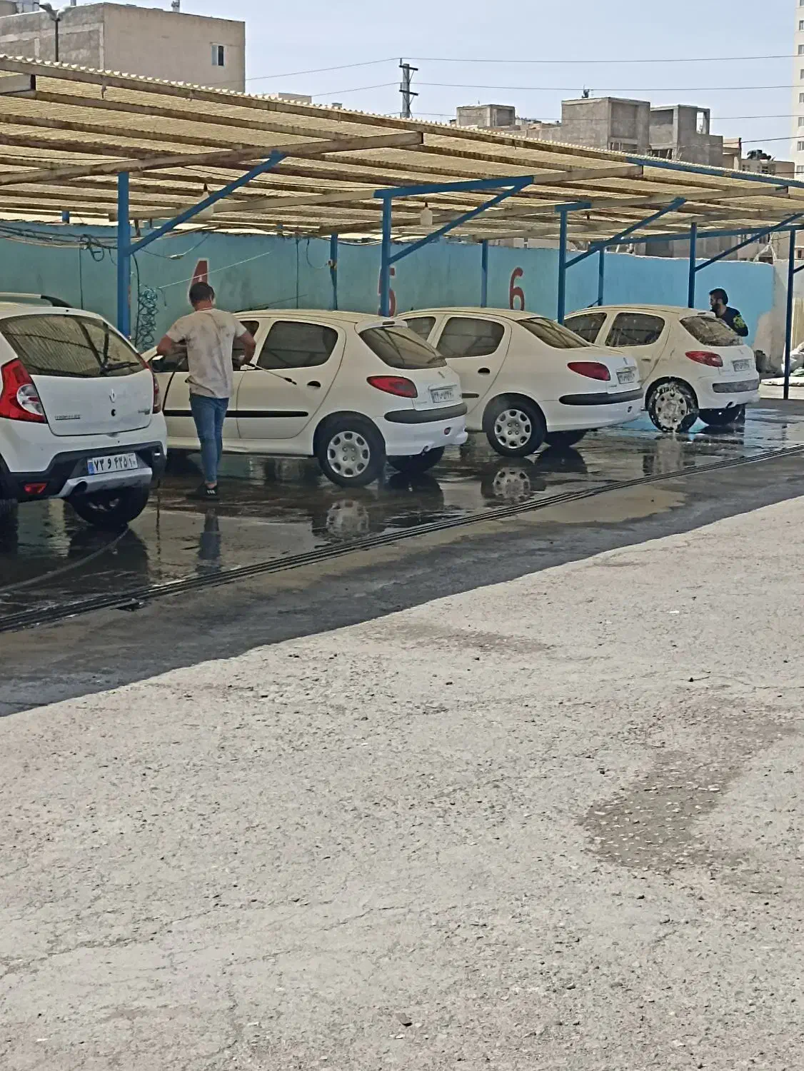 به چند نیروی کار در کارواش نیازمندیم .|استخدام سرایداری و نظافت|فردیس, قریشی|دیوار