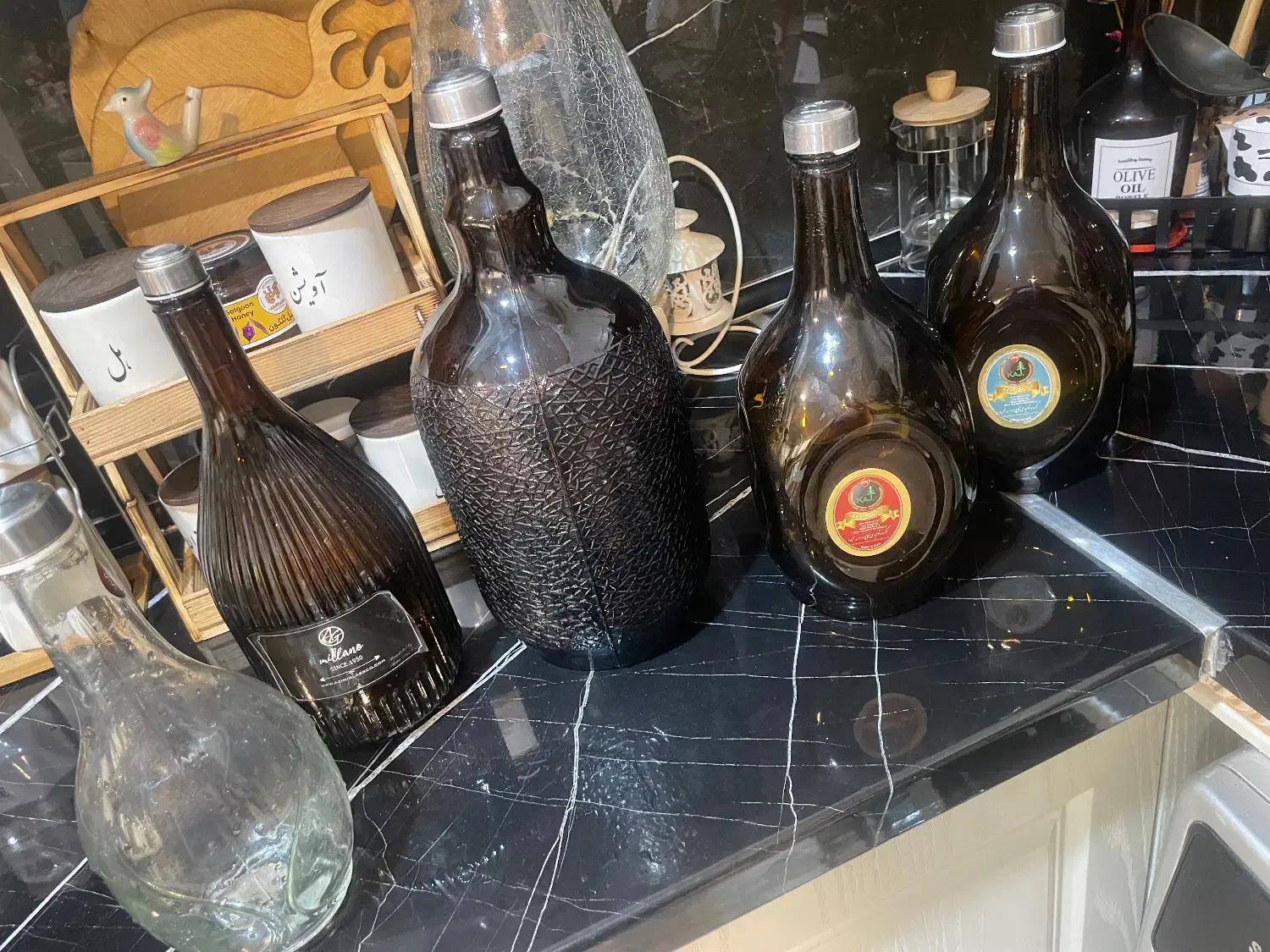 تعدادی بطری شیشه ای در دار|ظروف سرو و پذیرایی|مشهد, نیروی هوایی|دیوار