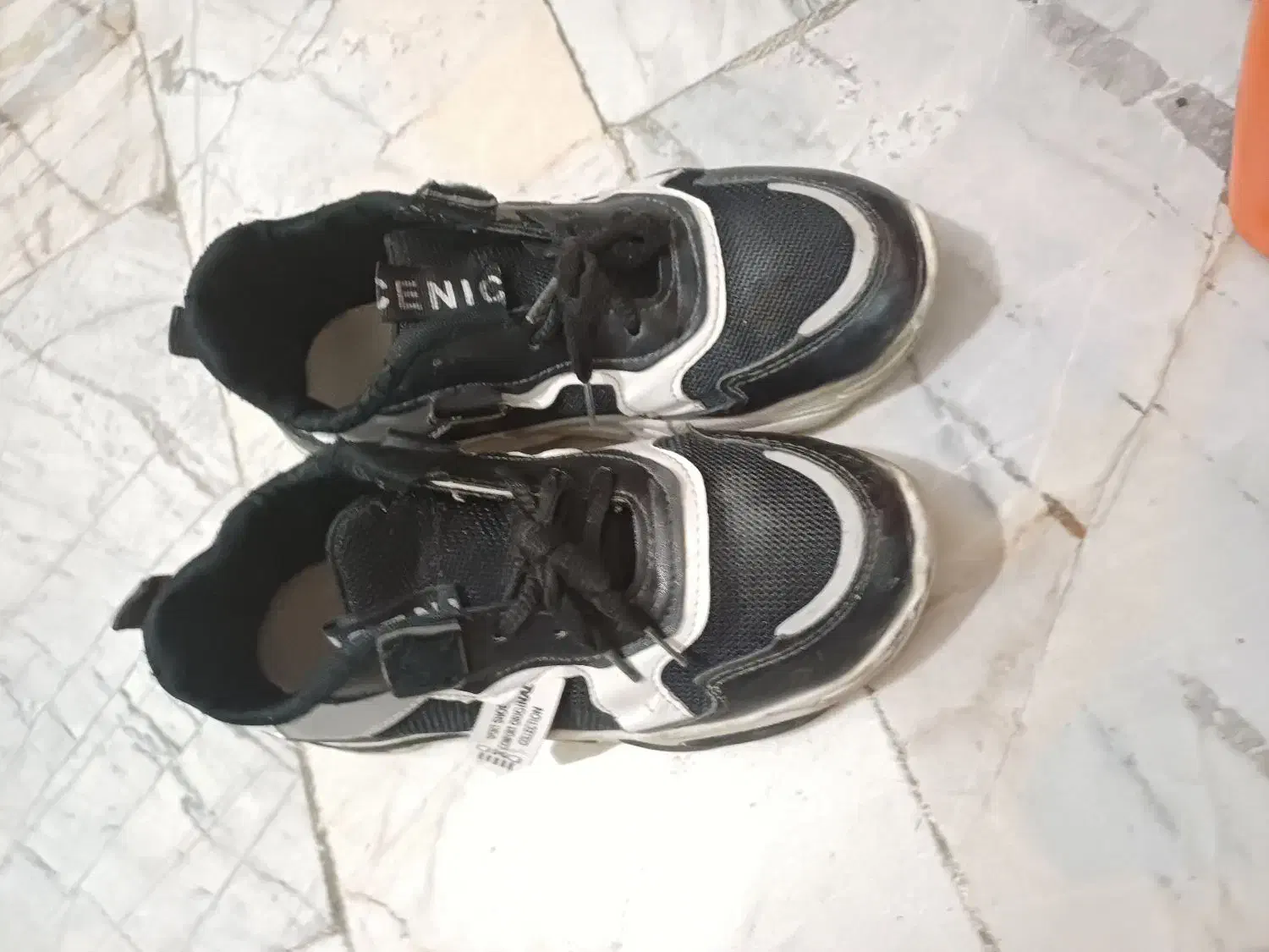 کتونی  اسپرت سفید مشکی و کفش مجلسی|کیف، کفش، کمربند|قرچک, زیبا شهر|دیوار