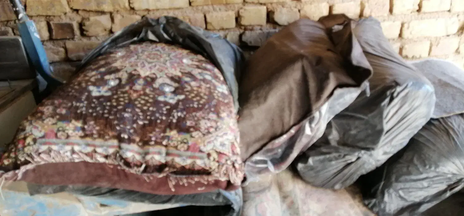 پشتی|پشتی|خمینی‌شهر, |دیوار