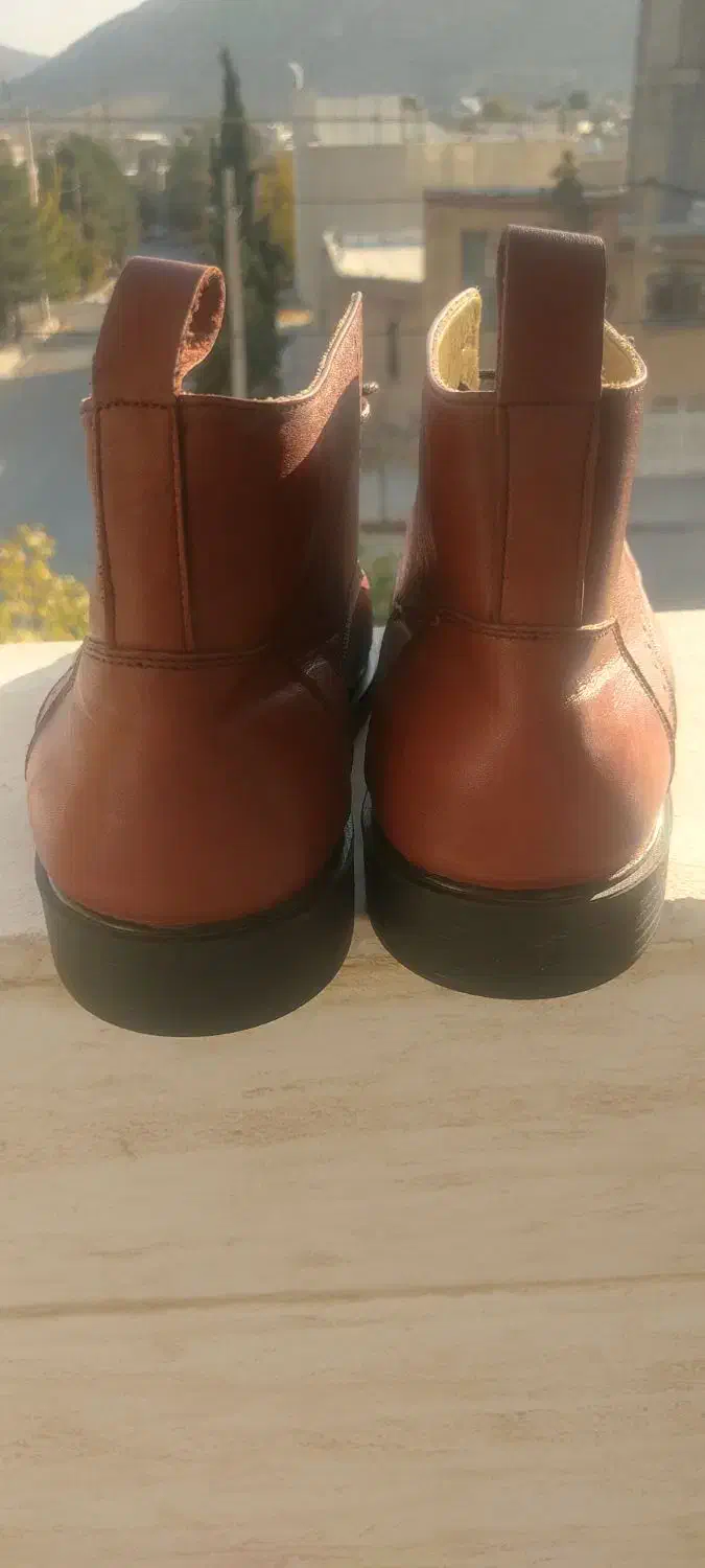 کفش تمام چرم|کیف، کفش، کمربند|صدرا-فارس, فاز ۱|دیوار