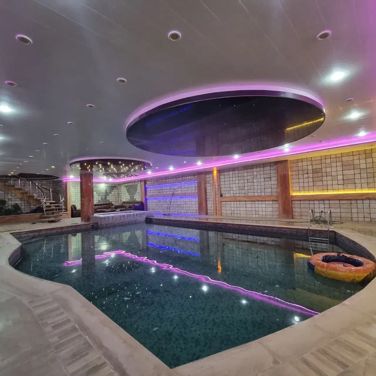 ویلای استخر سرپوشیده با جکوزی در کهریز سنگ|اجارهٔ کوتاه‌مدت ویلا و باغ|نجف‌آباد, کهریزسنگ|دیوار