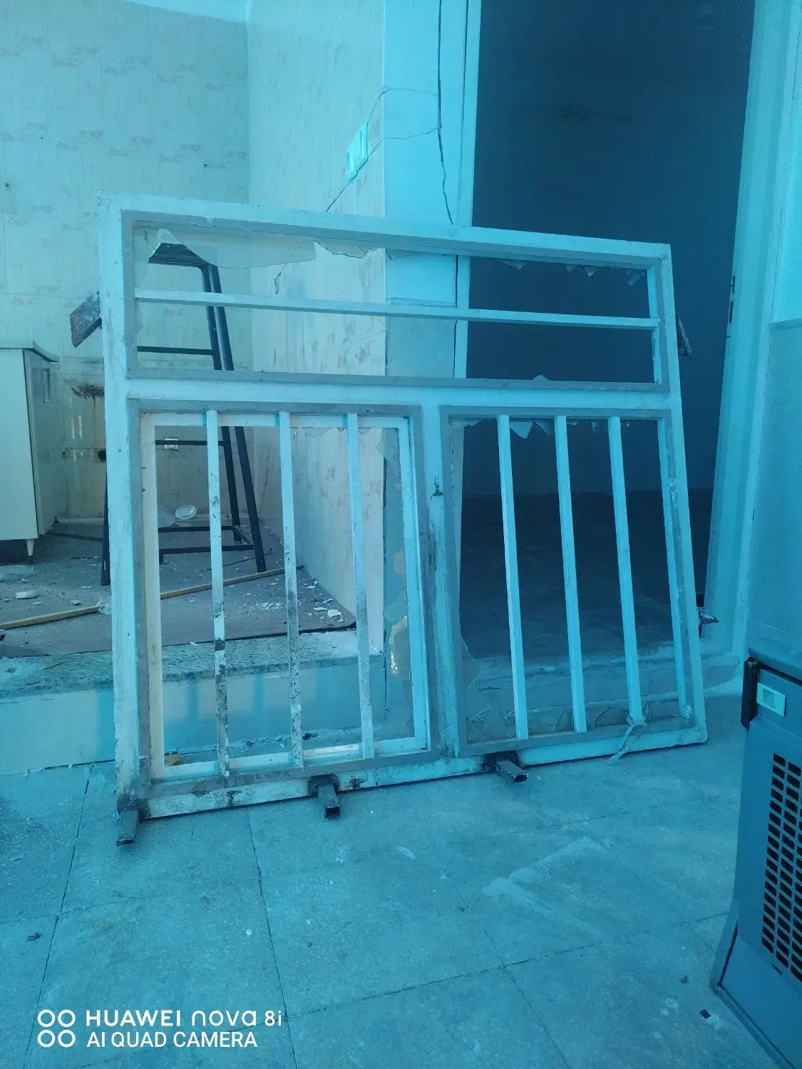 یک درب بایک پنجره|مصالح و تجهیزات ساختمان|قم, دروازه چوبی|دیوار