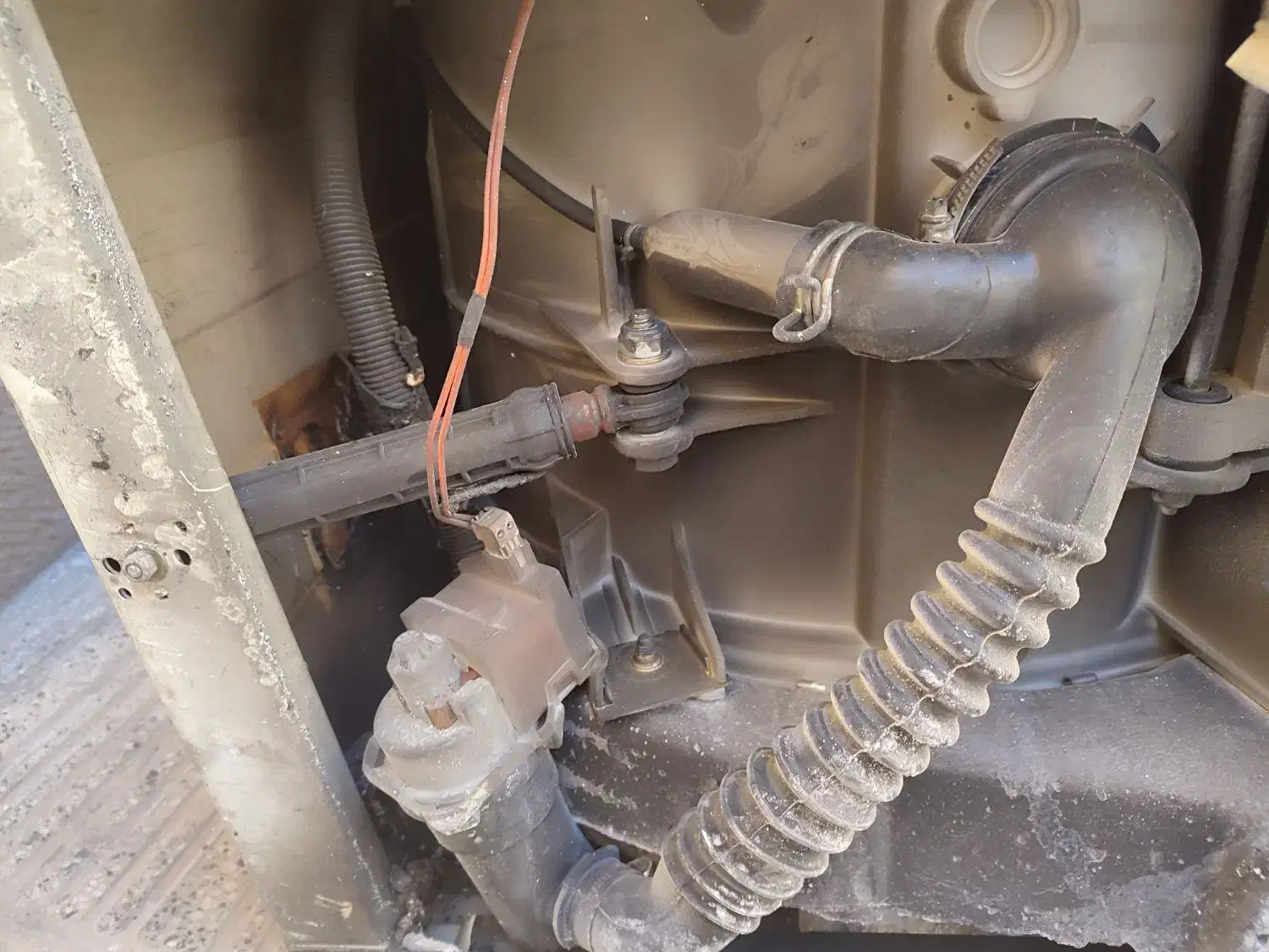 لباسشویی آبسال اتش گرفته|ماشین لباسشویی و خشک‌کن لباس|سبزوار, ولیعصر (نجار آباد)|دیوار