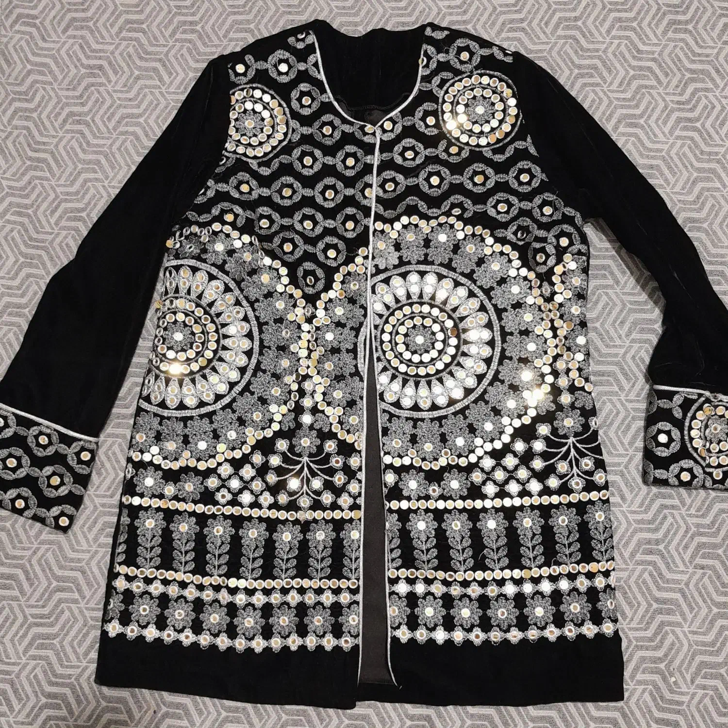 مانتو مخمل و خرجکار سوزندوزی هندی|لباس|ری, ظهیرآباد|دیوار