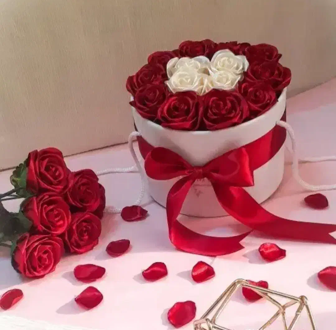 دسته گل و باکس روبانی|گل مصنوعی|قزوین, |دیوار