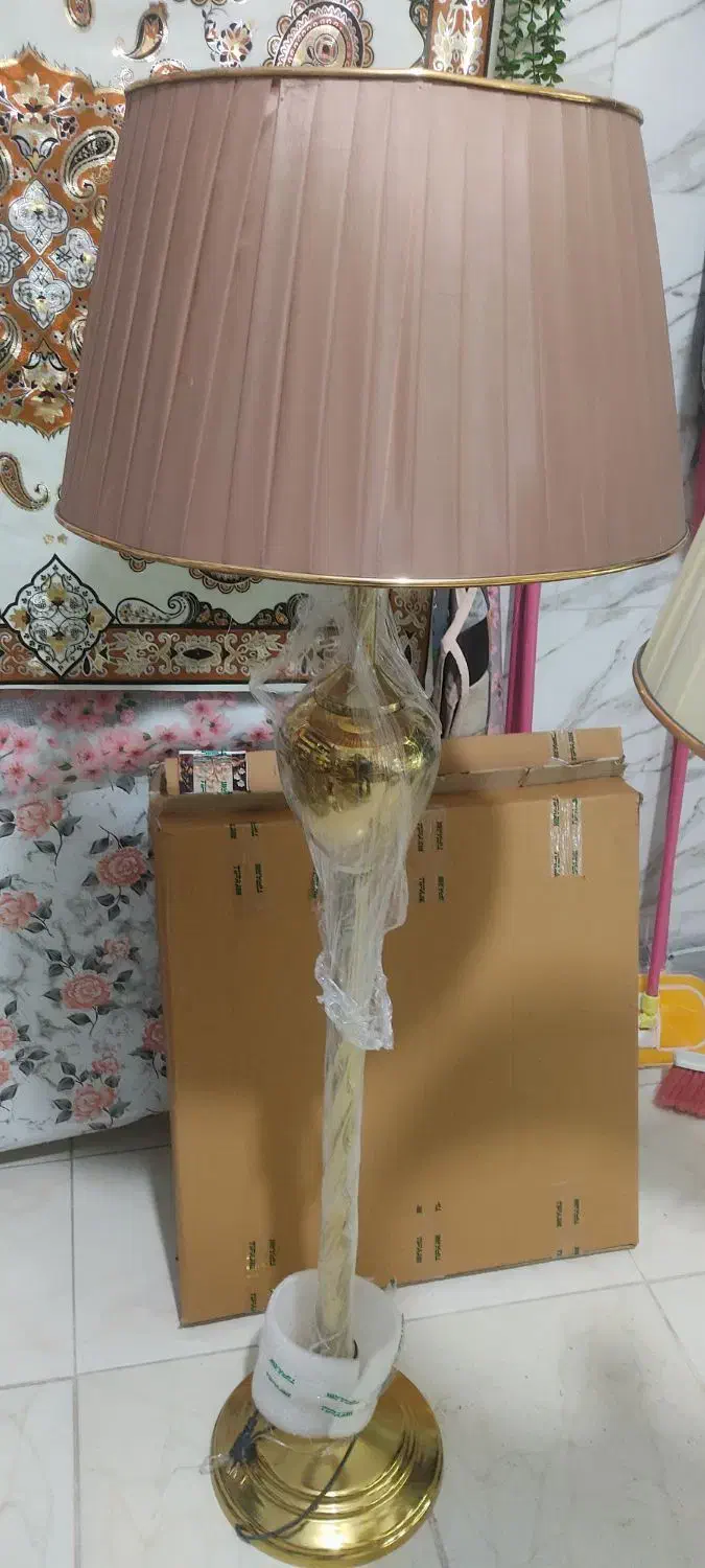 آباژور ایستاده|چراغ خواب و آباژور|رباطکریم, رباطکریم|دیوار