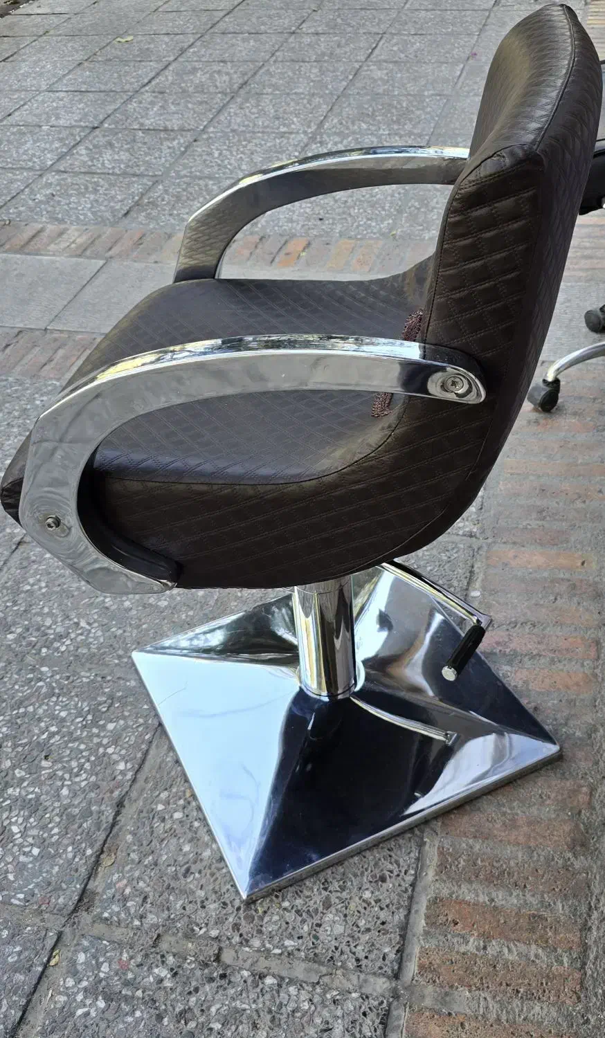 صندلی آریشگاه کوتاهی|آرایشگاه و سالن‌های زیبایی|شیراز, گود عربان|دیوار