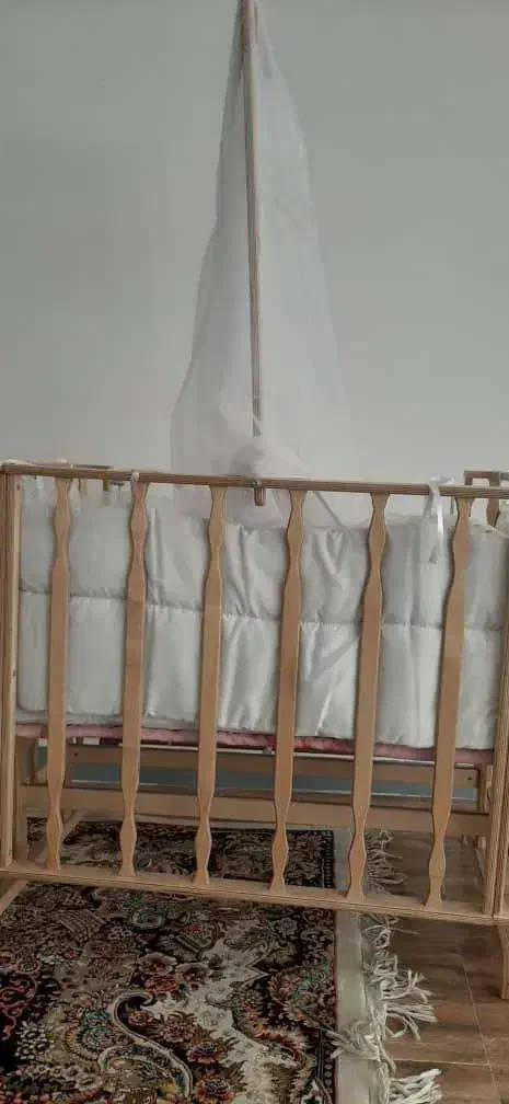 گهواره نوزاد کنار تخت مادر|تخت و صندلی بچه|شیراز, دانشکده کشاورزی دانشگاه شیراز|دیوار