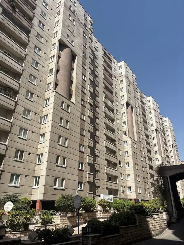 ۱۱۰ متر/سالن بزرگ/نورگیر/سعادت آباد