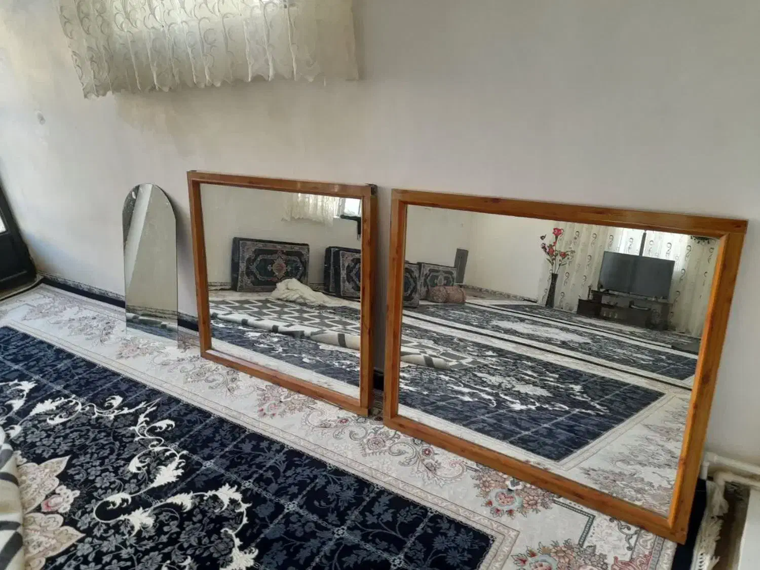 سه عدد آینه نو|آینه|گیلان غرب, |دیوار