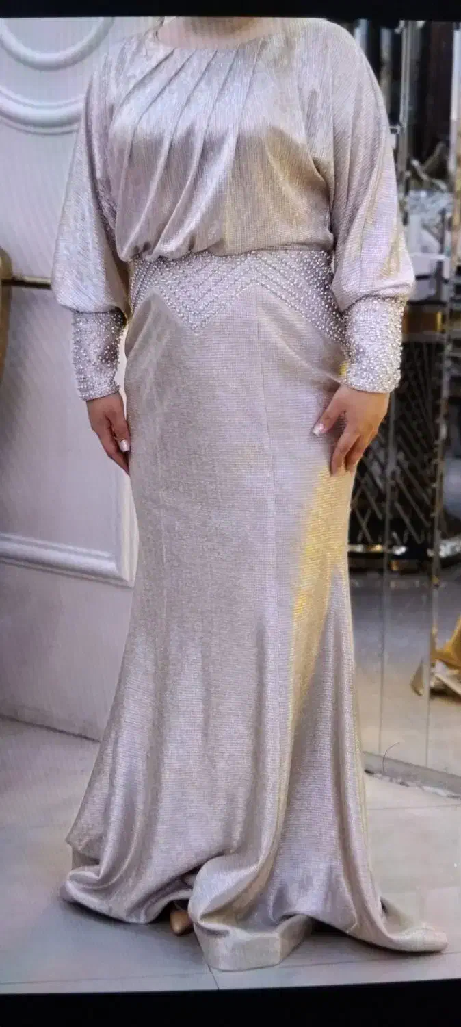 لباس مجلسی|لباس|رباط‌کریم, رباط‌کریم|دیوار