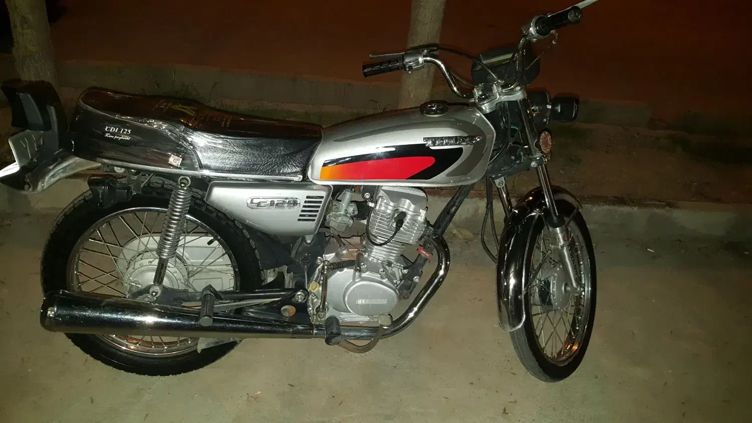 موتور هوندا تیماس 125|موتورسیکلت|صحنه, |دیوار