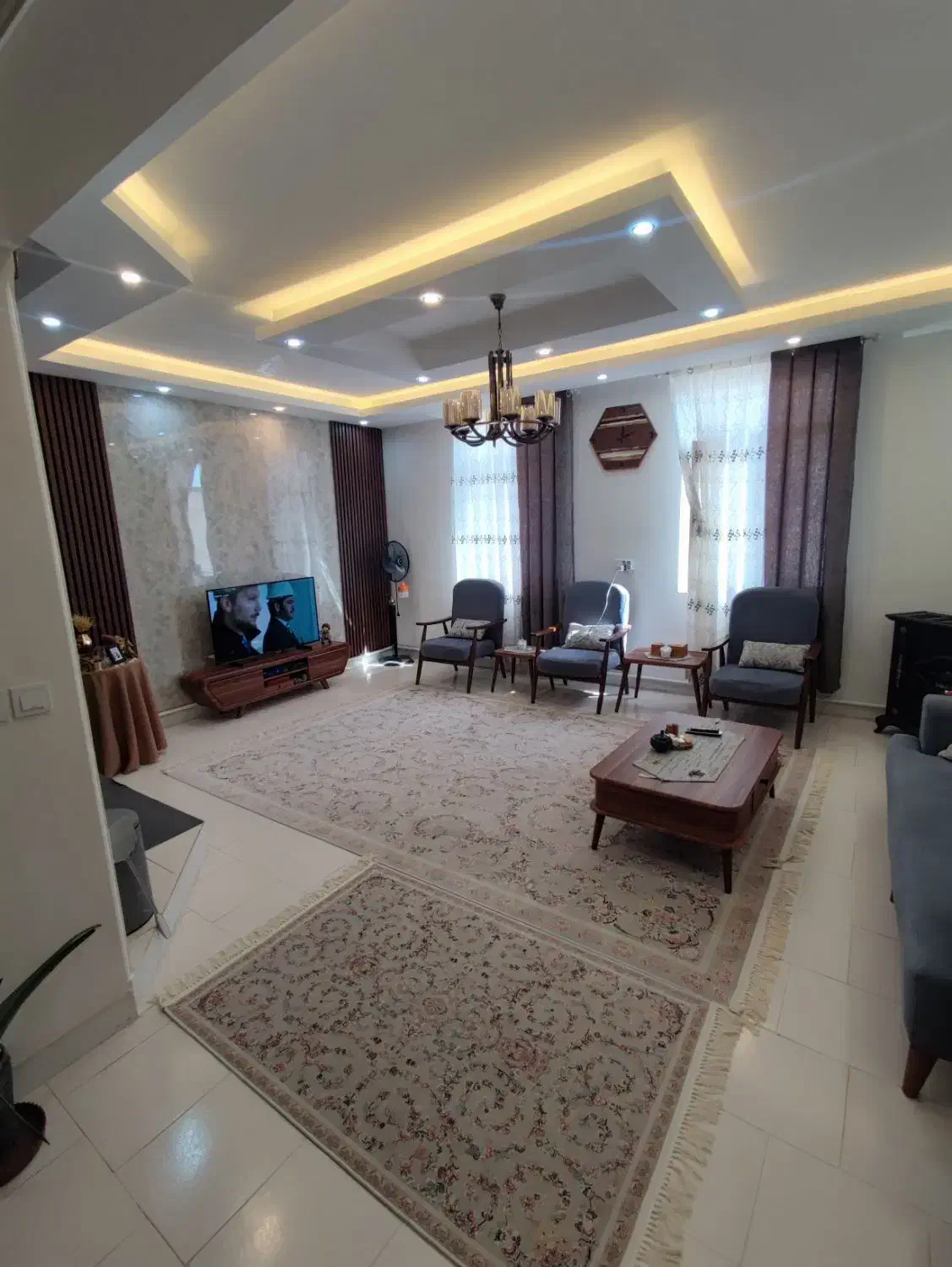 واحد 68 فول بازسازی شیک|فروش آپارتمان|شبستر, |دیوار