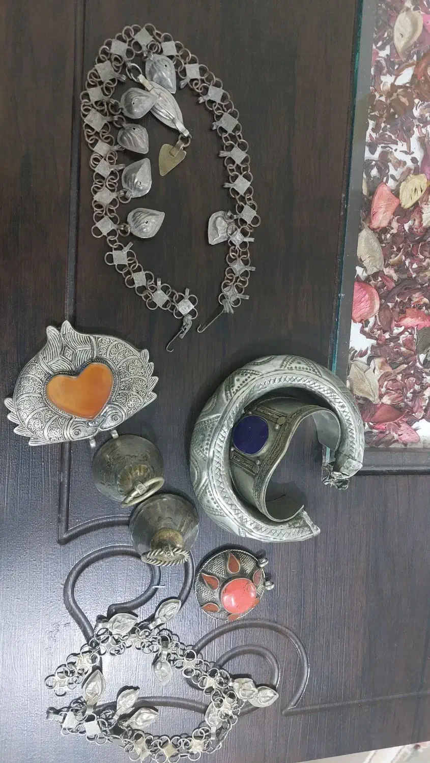 لوازم کلکسیونی و عتیقه|کلکسیون اشیاء عتیقه|گلپایگان, |دیوار