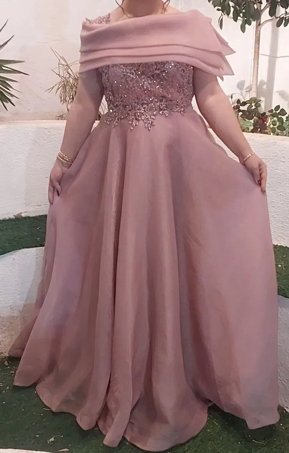 لباس مجلسی|لباس|شیراز, شاه قلی بیگی|دیوار