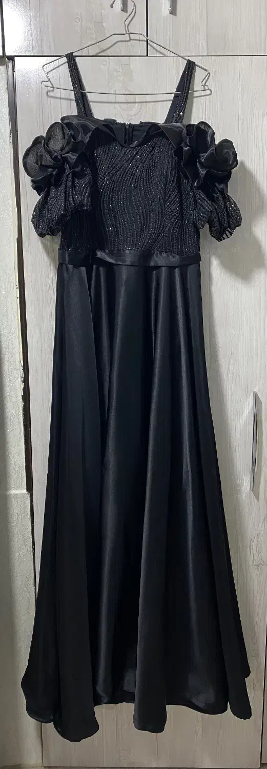 لباس مجلسی|لباس|بهارستان, |دیوار