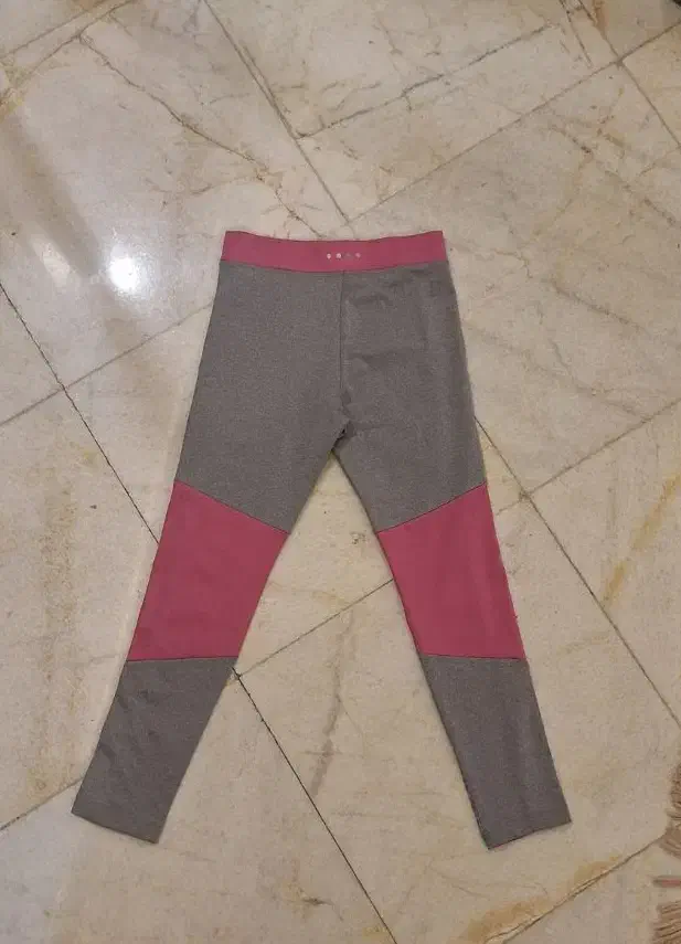 لگ ورزشی دخترانه ۷ سال|کفش و لباس بچه|بوئین زهرا, |دیوار