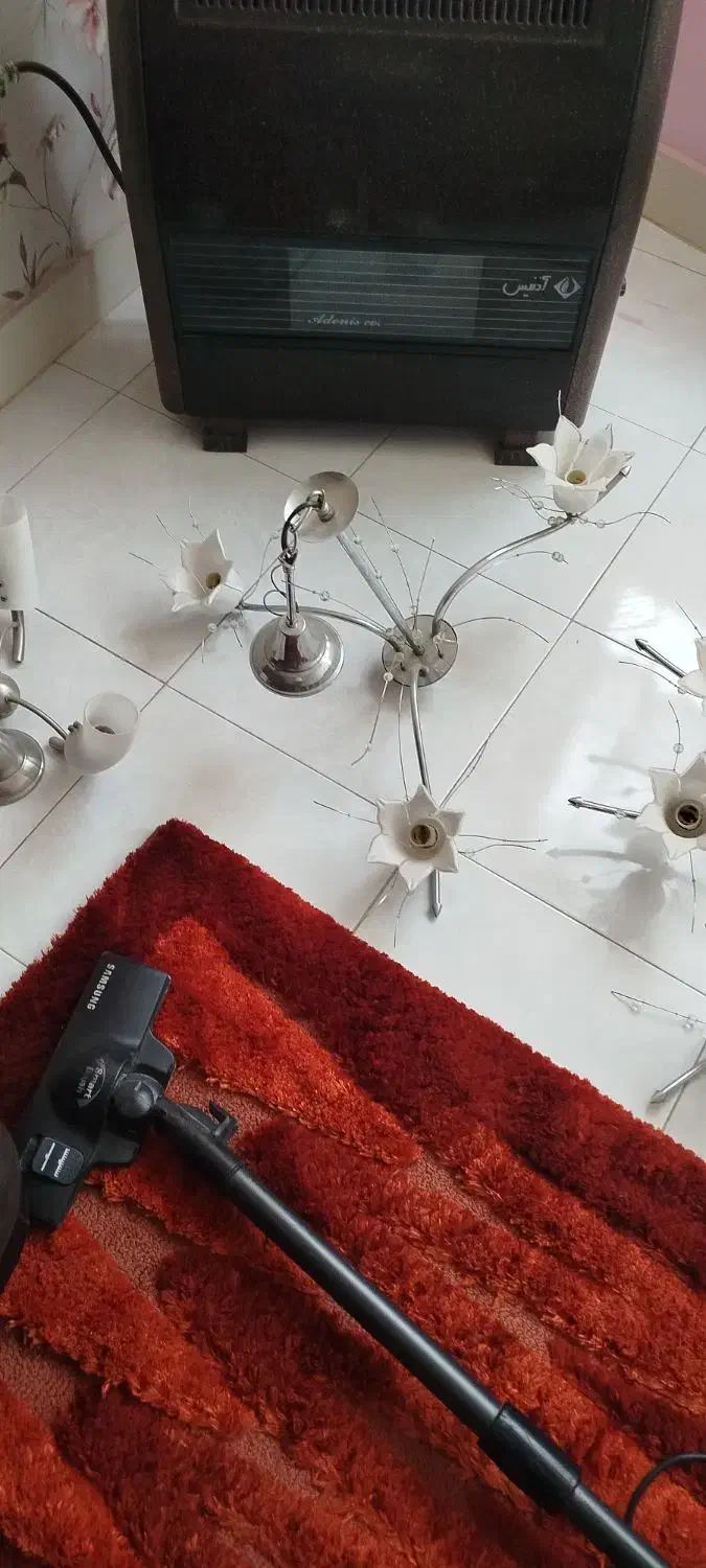 لوستر فروشی|لوستر و چراغ آویز|نیشابور, محله میدان باغات|دیوار