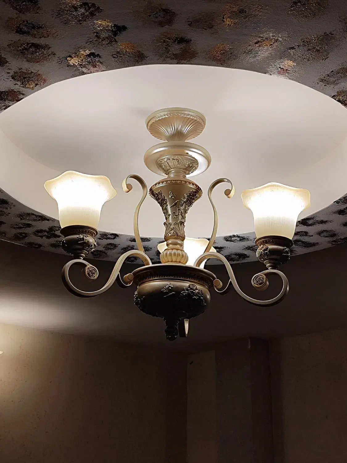 لوستر نو با دو دیدار کوب بدنه چدنی شیک و با اصالت|لوستر و چراغ آویز|رشت, شهرک قدس|دیوار