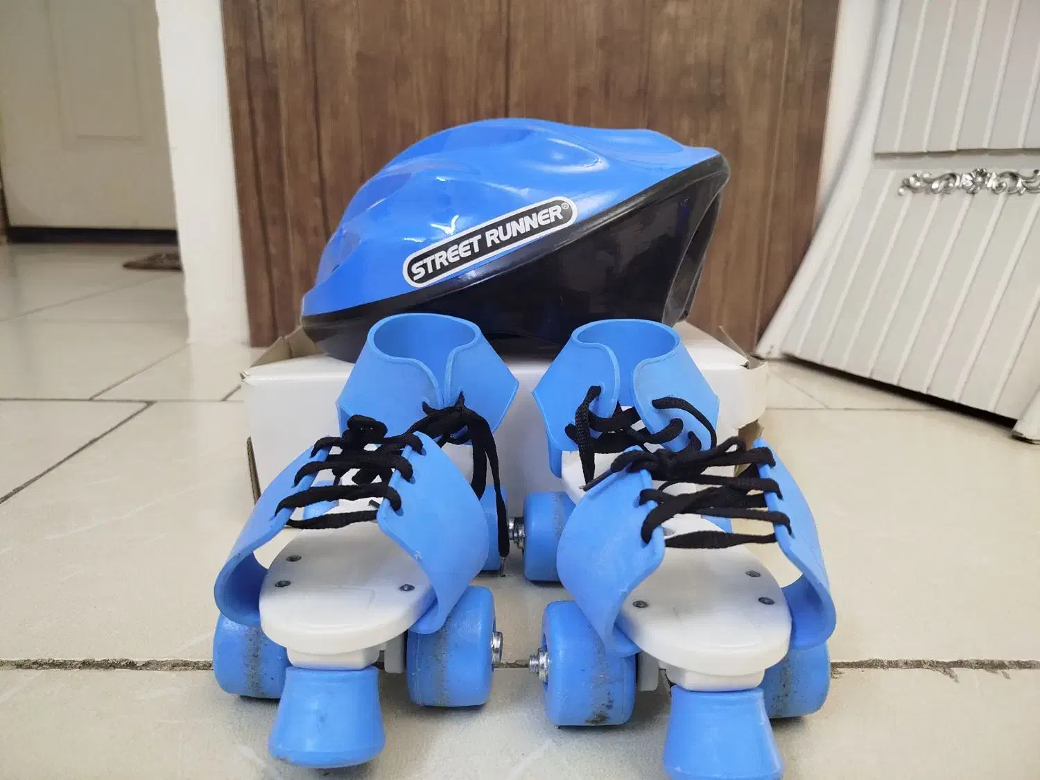 اسکیت چهار چرخ به همراه کلاه|دوچرخه، اسکیت، اسکوتر|قزوین, |دیوار