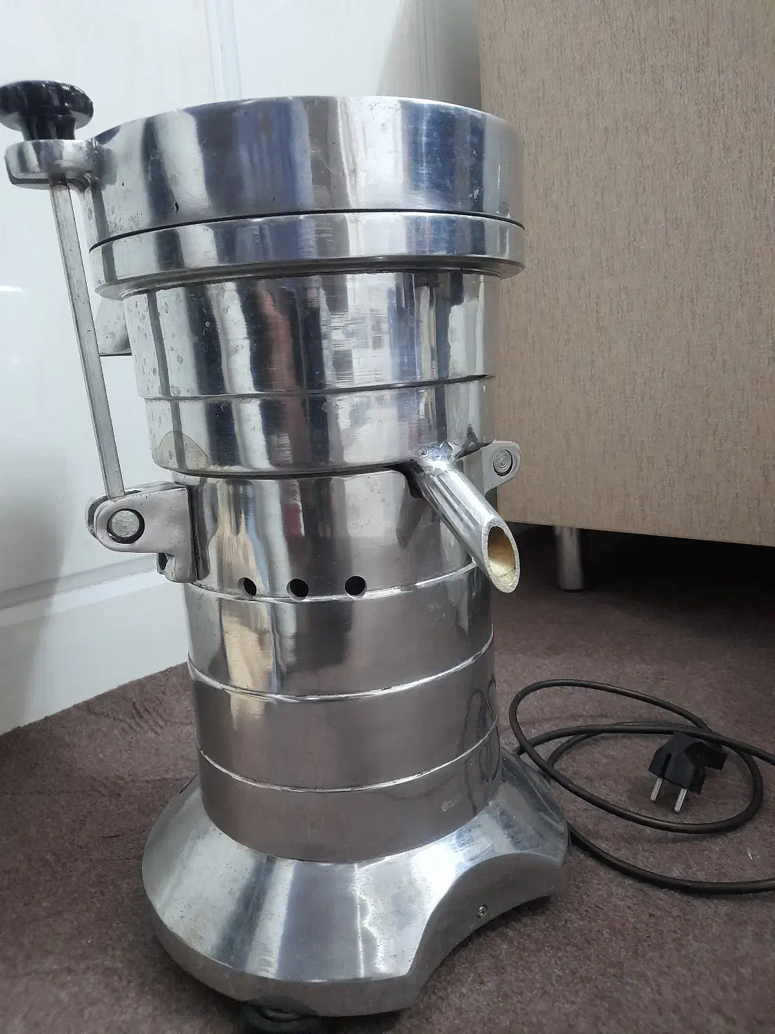 آبمیوه گیری صنعتی.آب هویج گیرقدرتمند|آبمیوه‌گیر و آب‌مرکبات‌گیر|قم, هفت تیر|دیوار