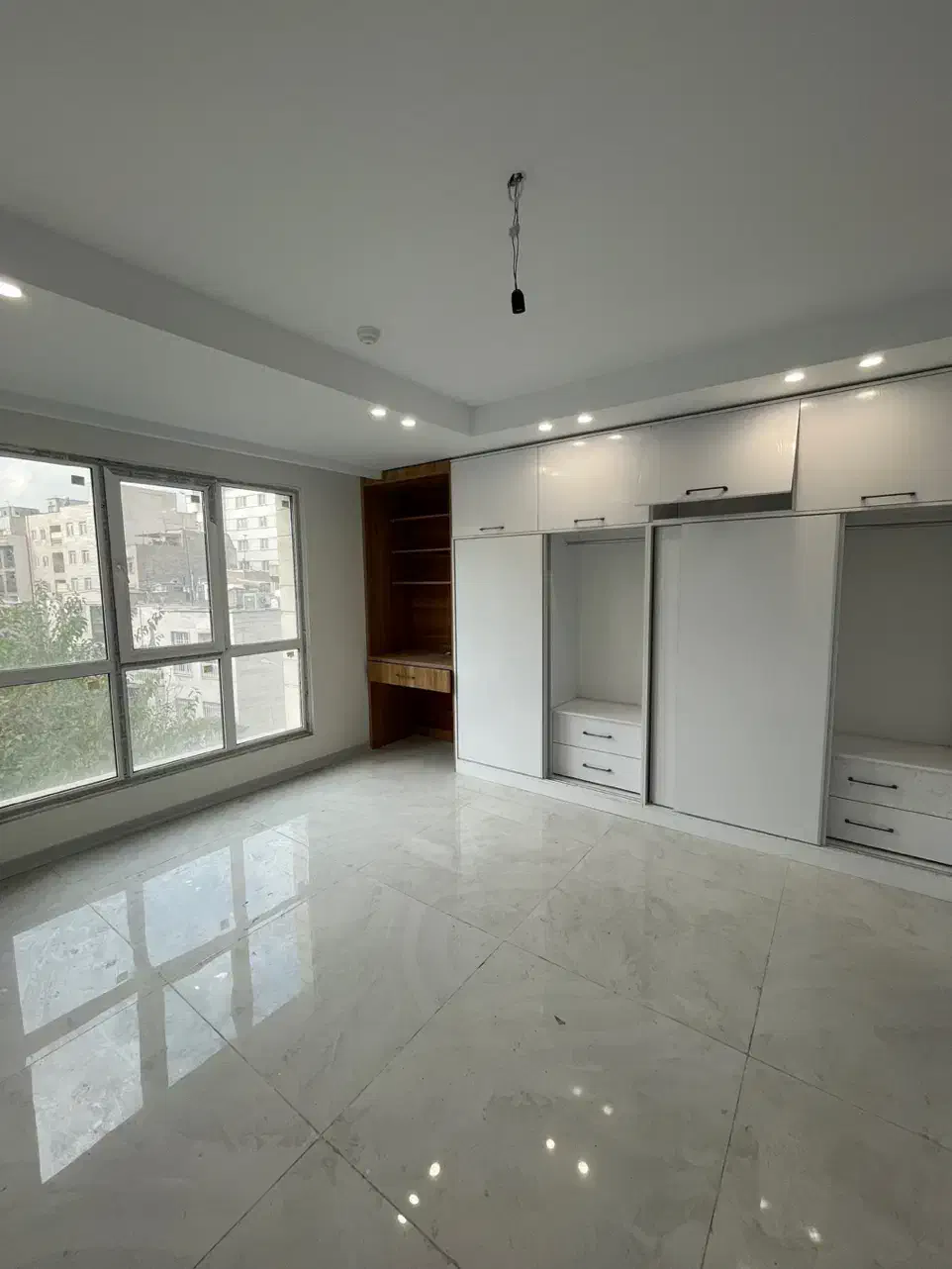 واحد آپارتمان ۲۰۰ متری ، نوساز ، سروستان پاسداران