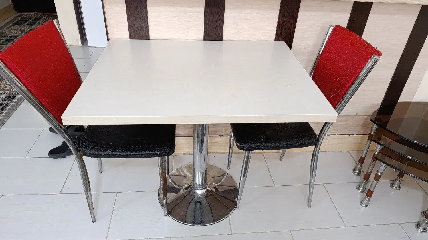 میز ام دی اف با ۲ تا صندلی سالم بدون شکستگی|میز و صندلی غذاخوری|گنبد کاووس, |دیوار