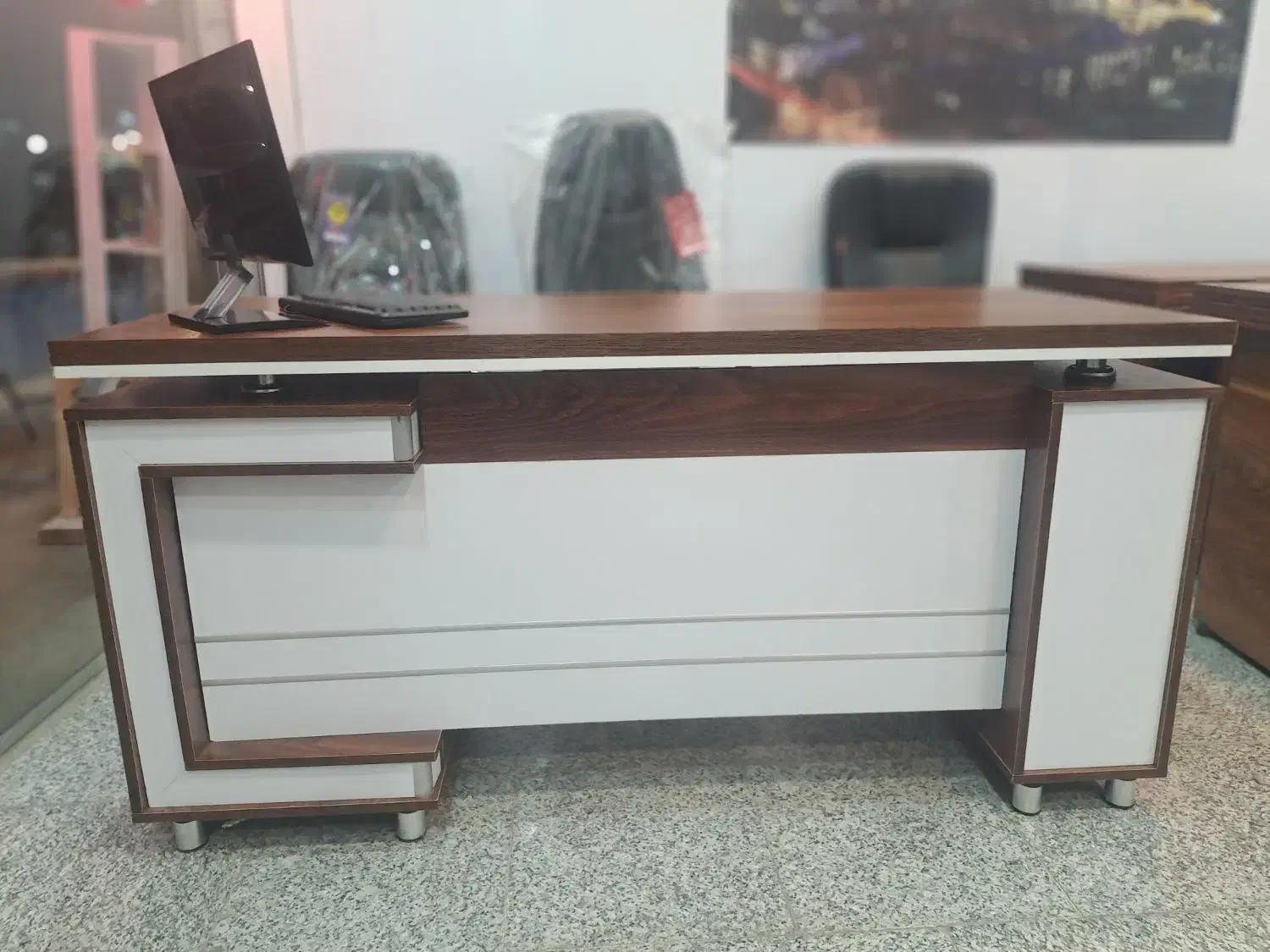 فروش چند میز و صندلی مدیریت انتظار دفتر ساختمانی|مبلمان اداری|همدان, |دیوار