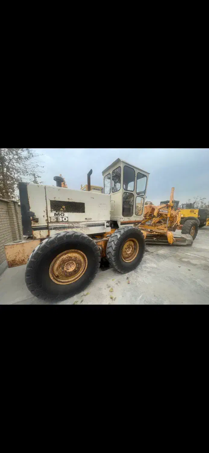 گریدر میتسوبیشی ۵۳۰|خودرو سنگین|تهران, سعادت‌آباد|دیوار