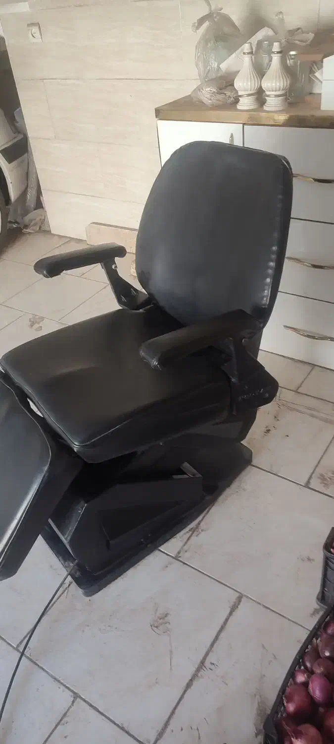 صندلی آرایشگاه برقی|آرایشگاه و سالنهای زیبایی|کاشان, معلم|دیوار