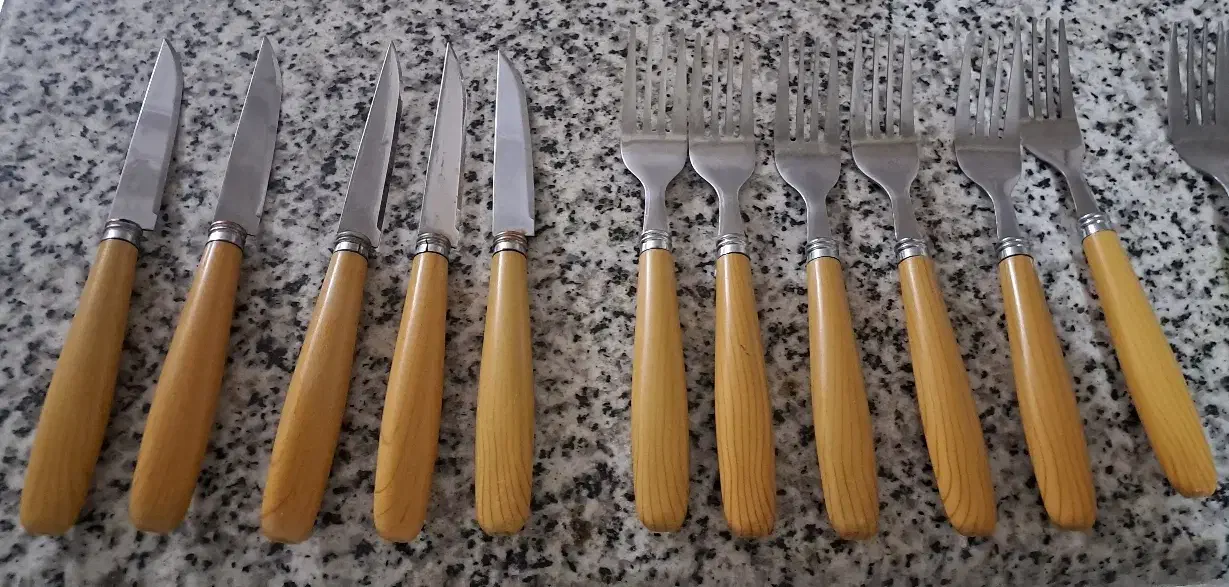 تعدادی قاشق،چنگال ،کفگیر و ملاقه|ظروف سرو و پذیرایی|اصفهان, سپاهان‌شهر|دیوار