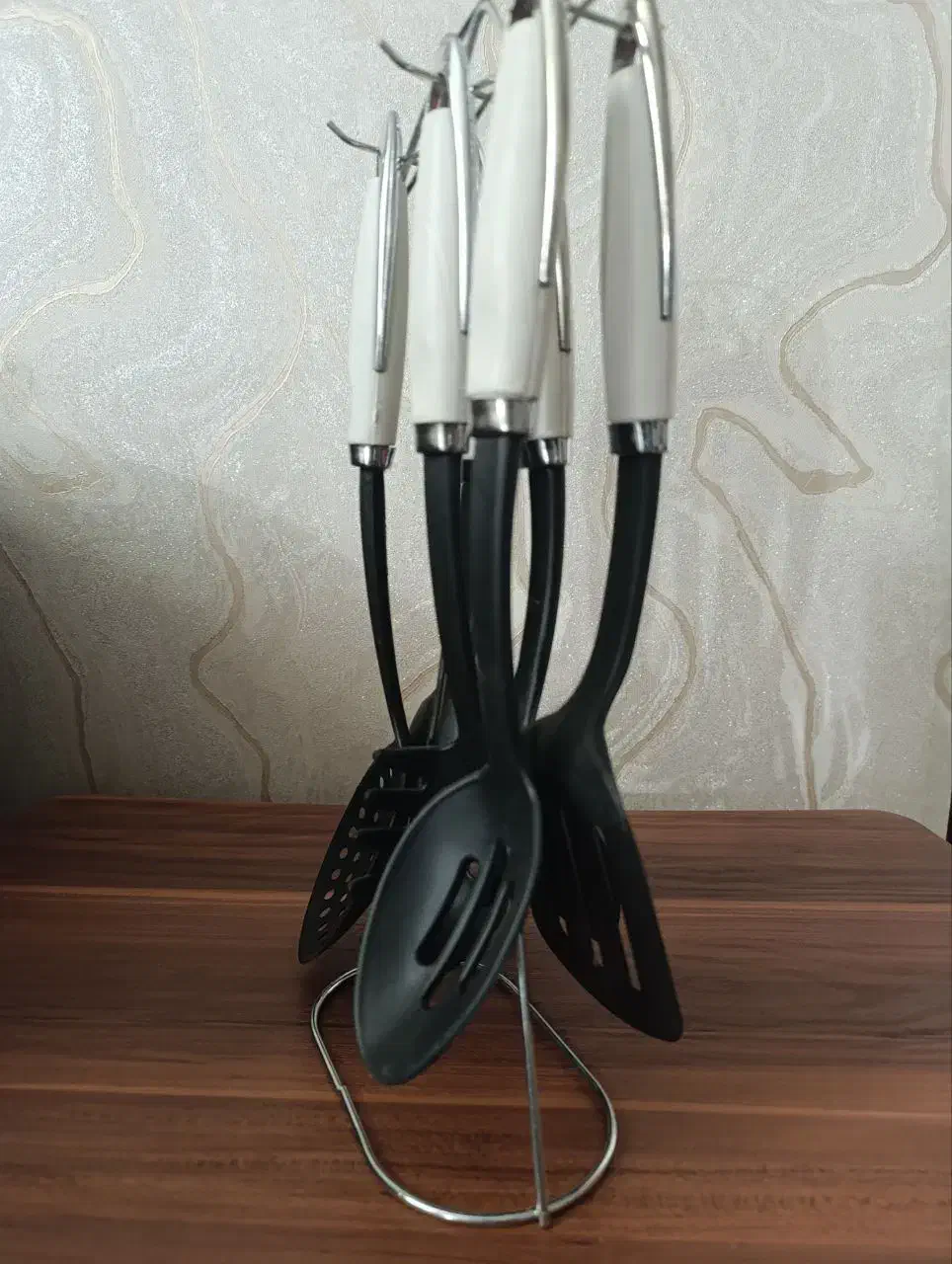 ظروف خارجی هستند.|ظروف پخت‌وپز|بیجار, |دیوار