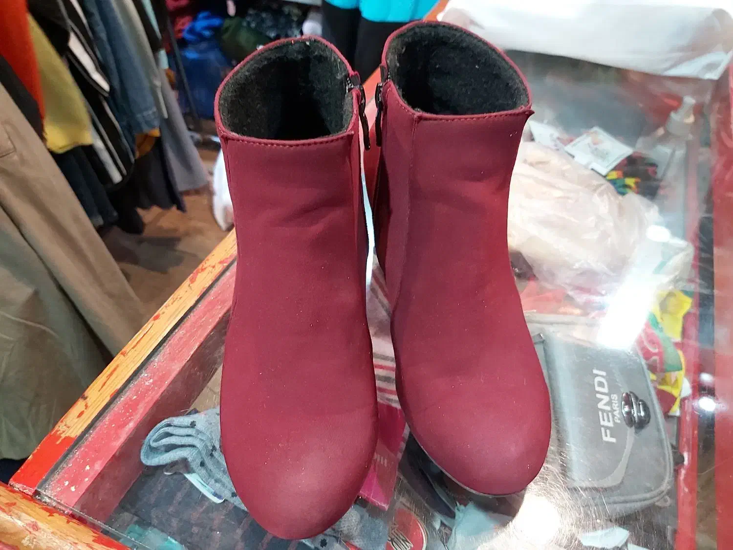 کفش مجلسی|کیف، کفش، کمربند|رشت, چله خانه|دیوار