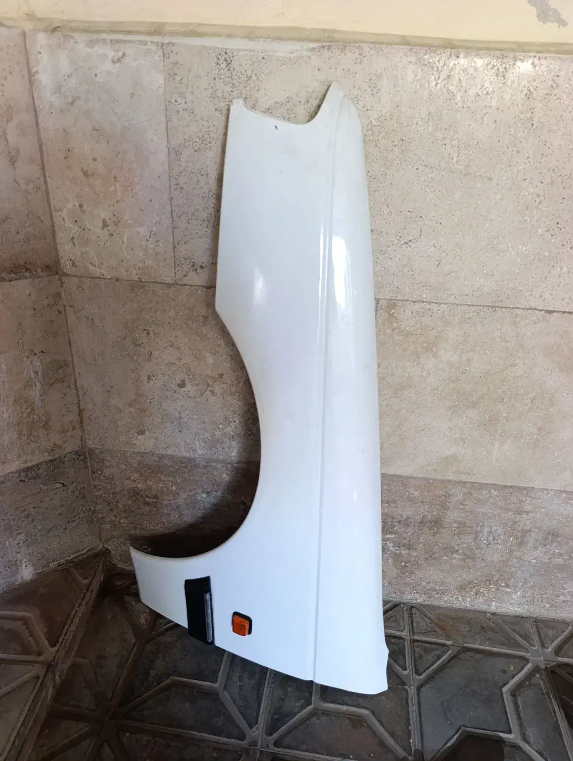 گلگیر جلو چپ راهنما دار پژو پارس شرکتی رنگ سفید|قطعات یدکی و لوازم جانبی|ایلام, |دیوار